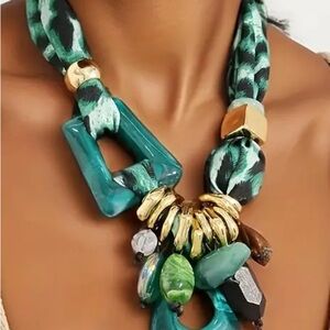 Elegant Green and Gold Statement Necklace